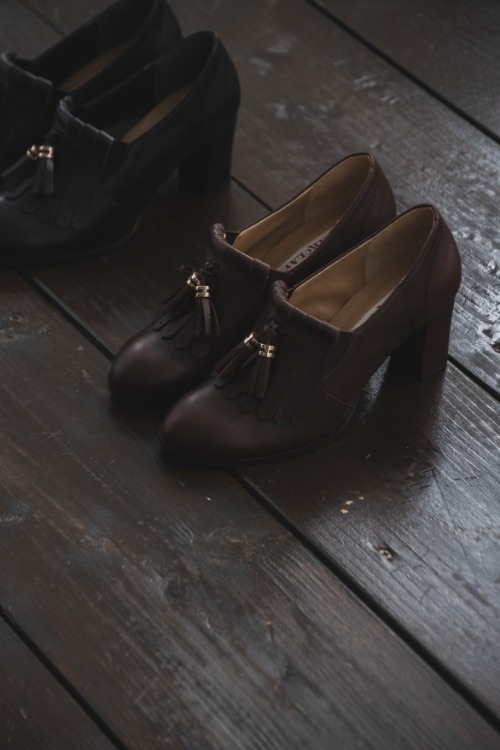 BARCLAY(バークレー)タッセルヒールパンプス