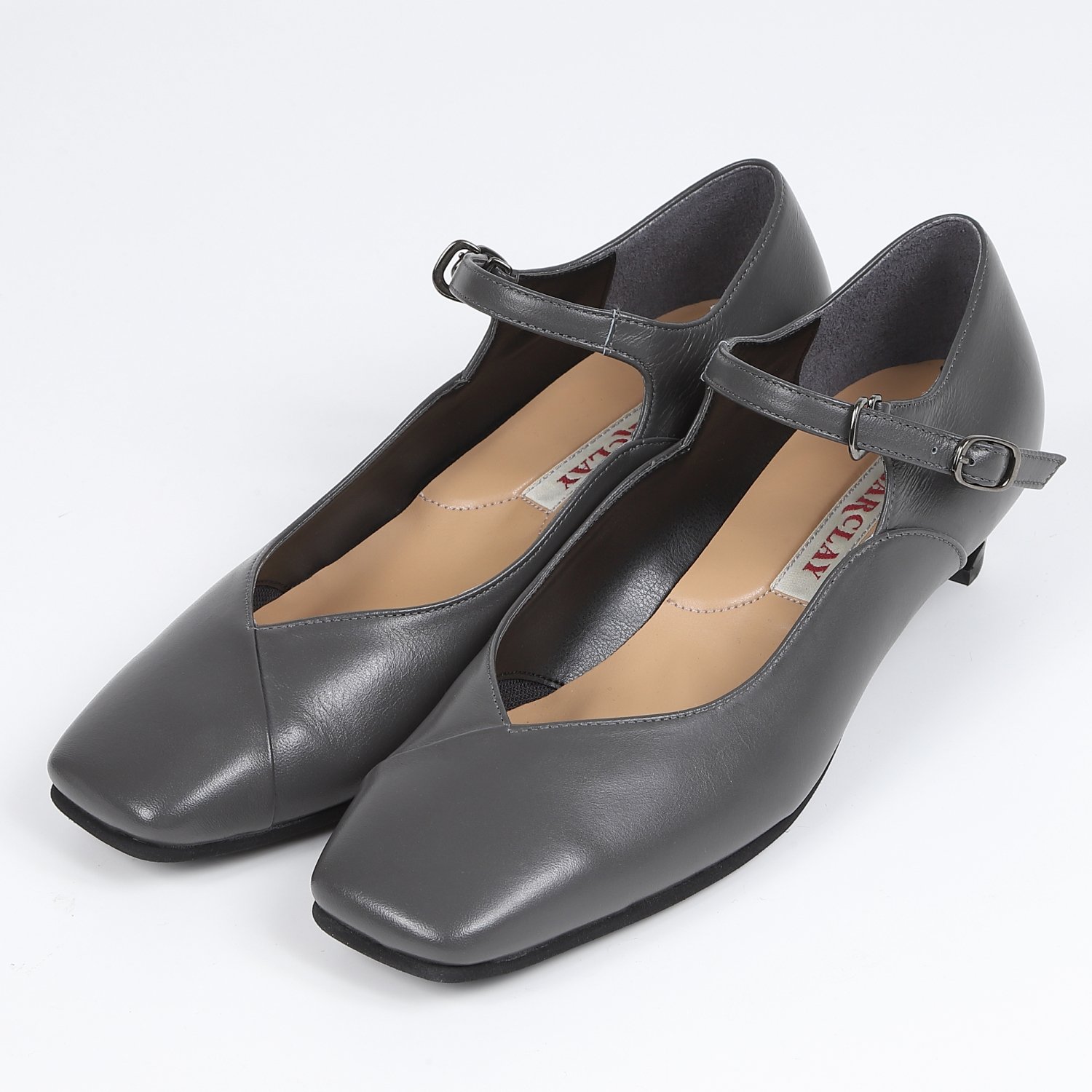 BARCLAY（バークレー）足首ストラップスクエアトゥパンプス