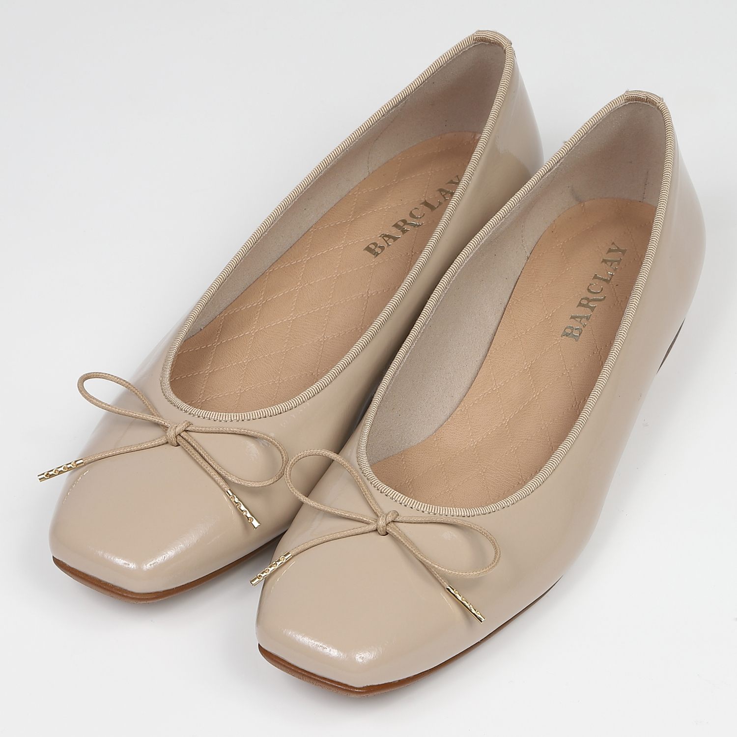 BARCLAYエレガントレインシューズ　ベージュエナメル