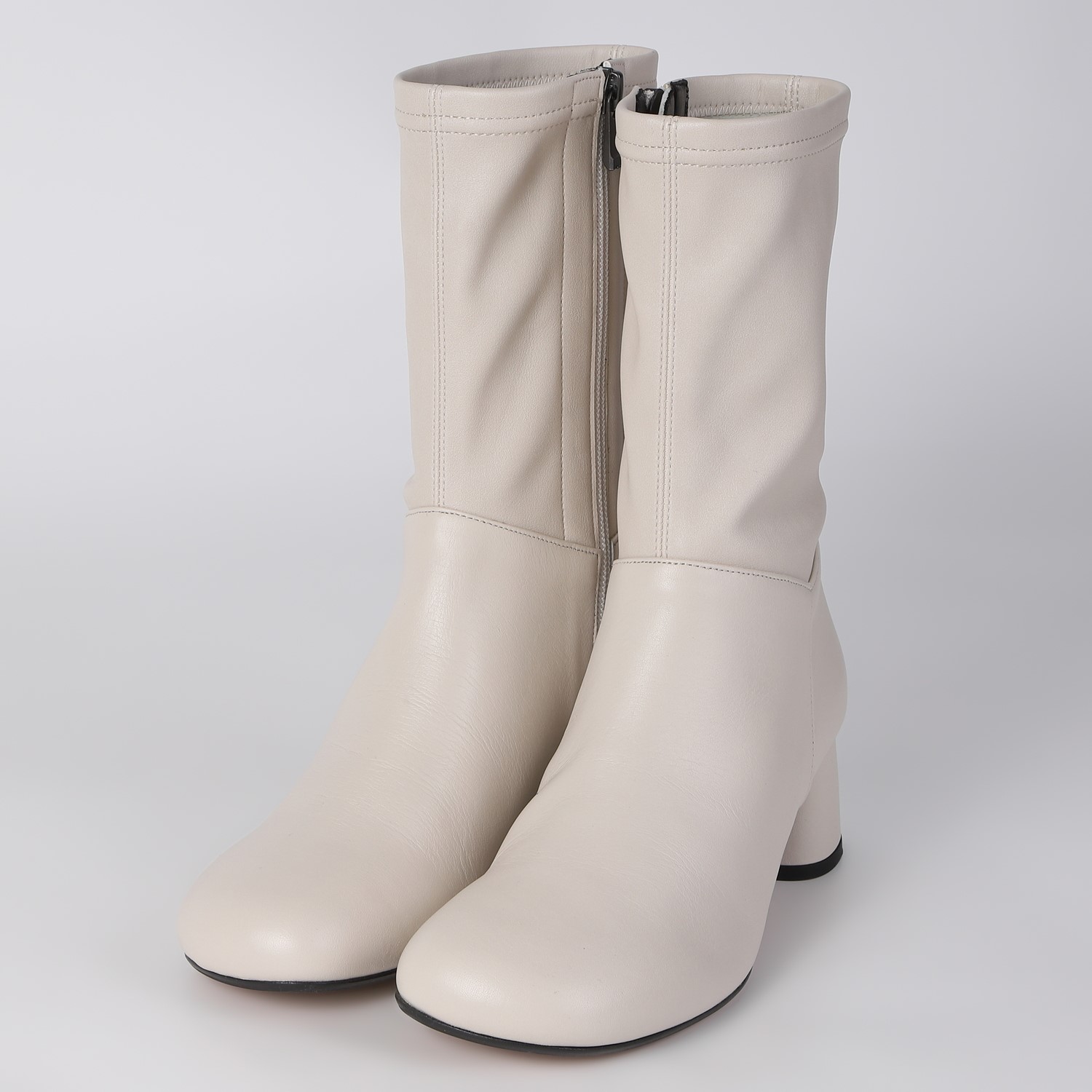 BARCLAYオブリークトゥストレッチショートブーツ アイボリー