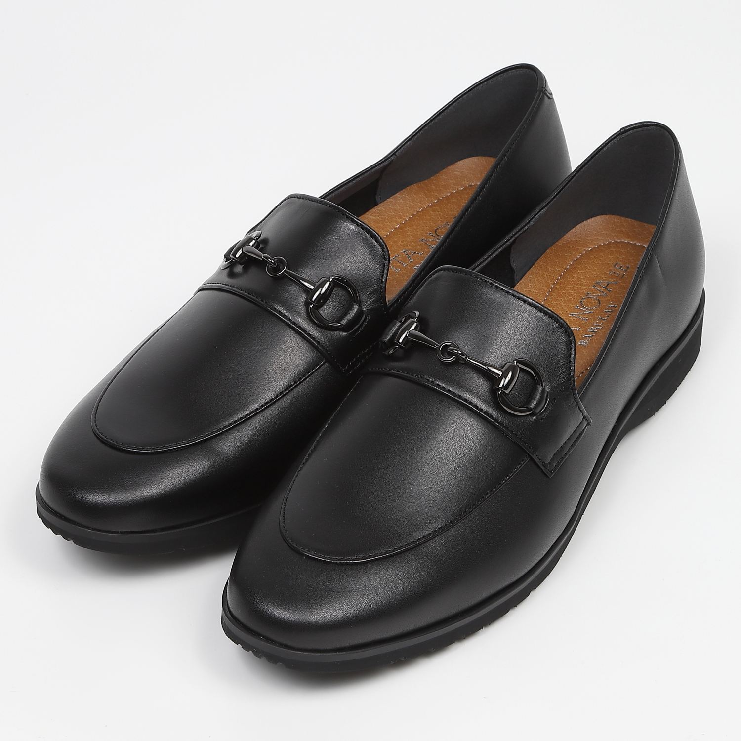 VITA NOVAラウンドトゥローファー　ブラック