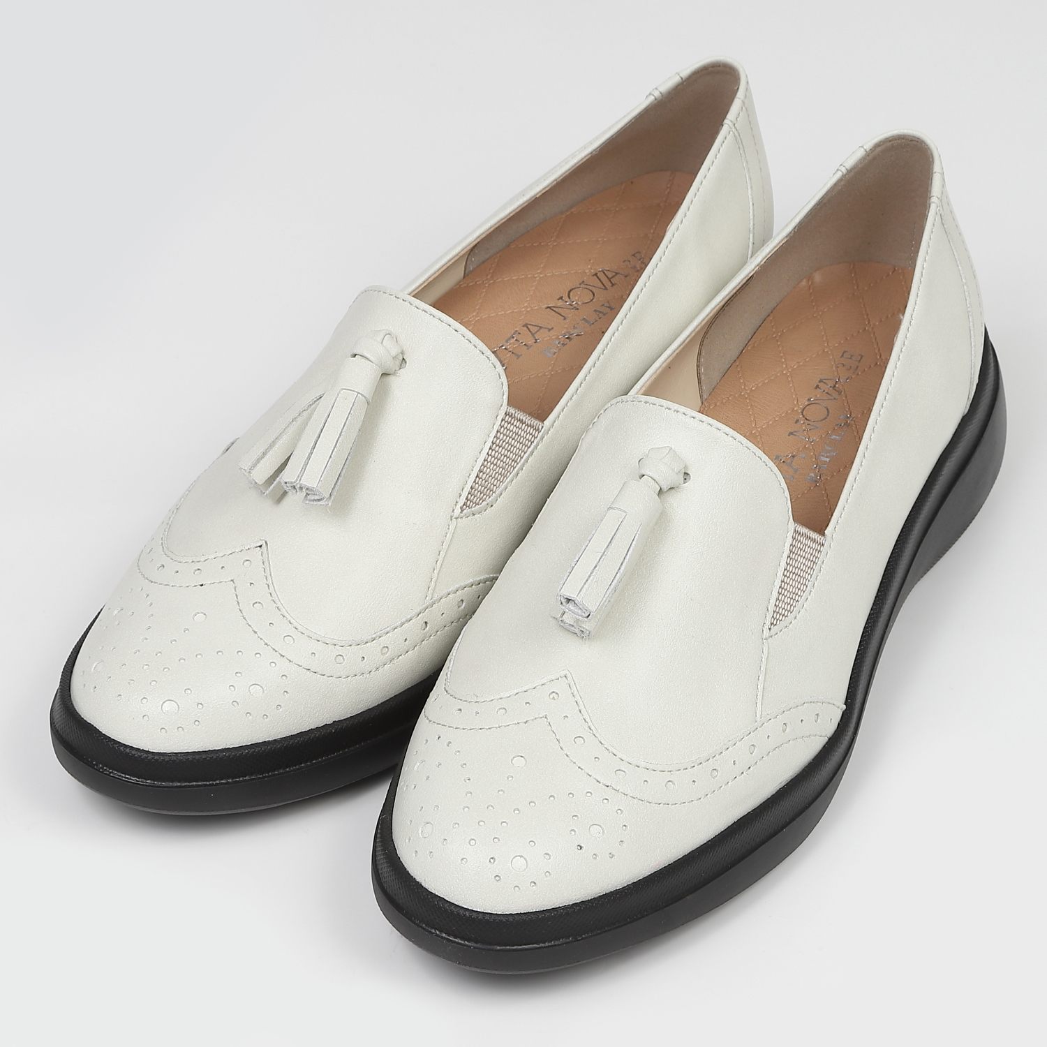 VITA NOVA晴雨兼用タッセルスリッポン　オフホワイト