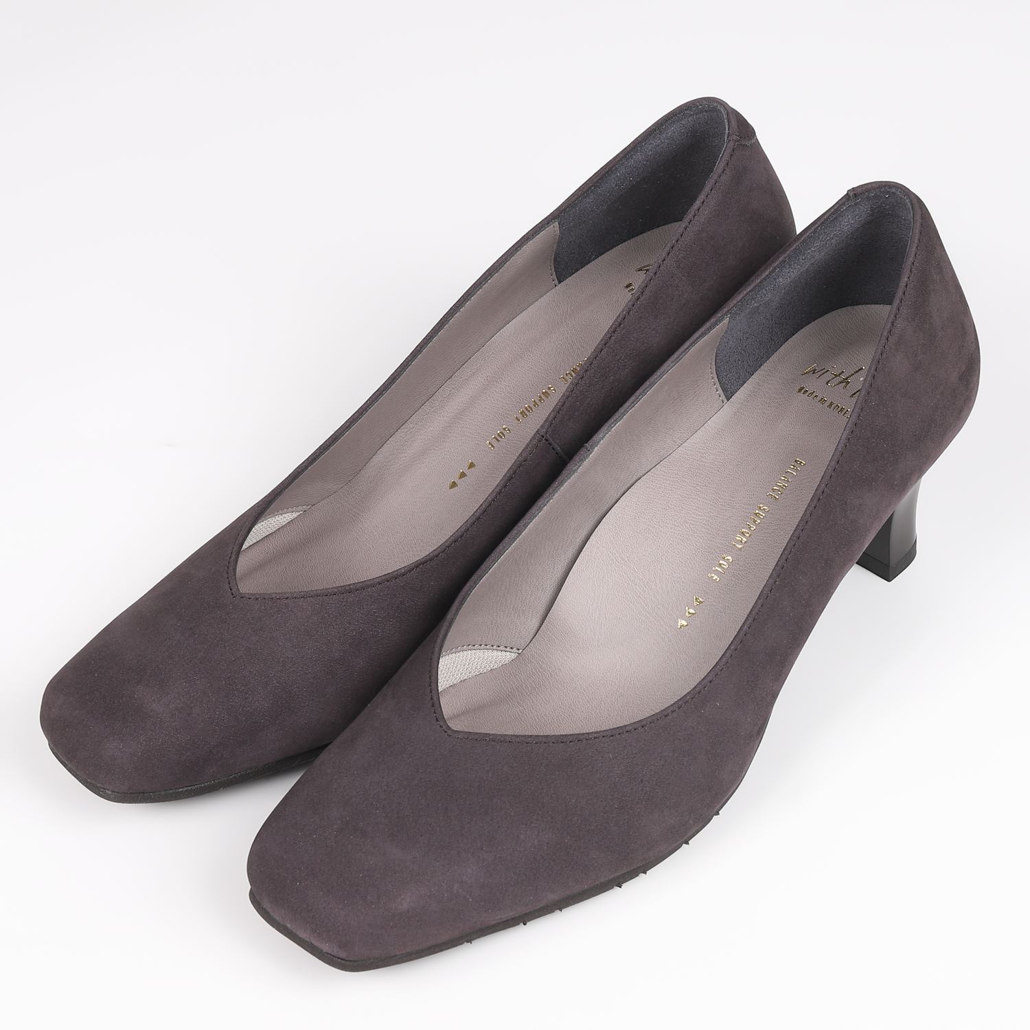 With Width（ウィズウィズ）Vカットプレーンパンプス ダークベージュ