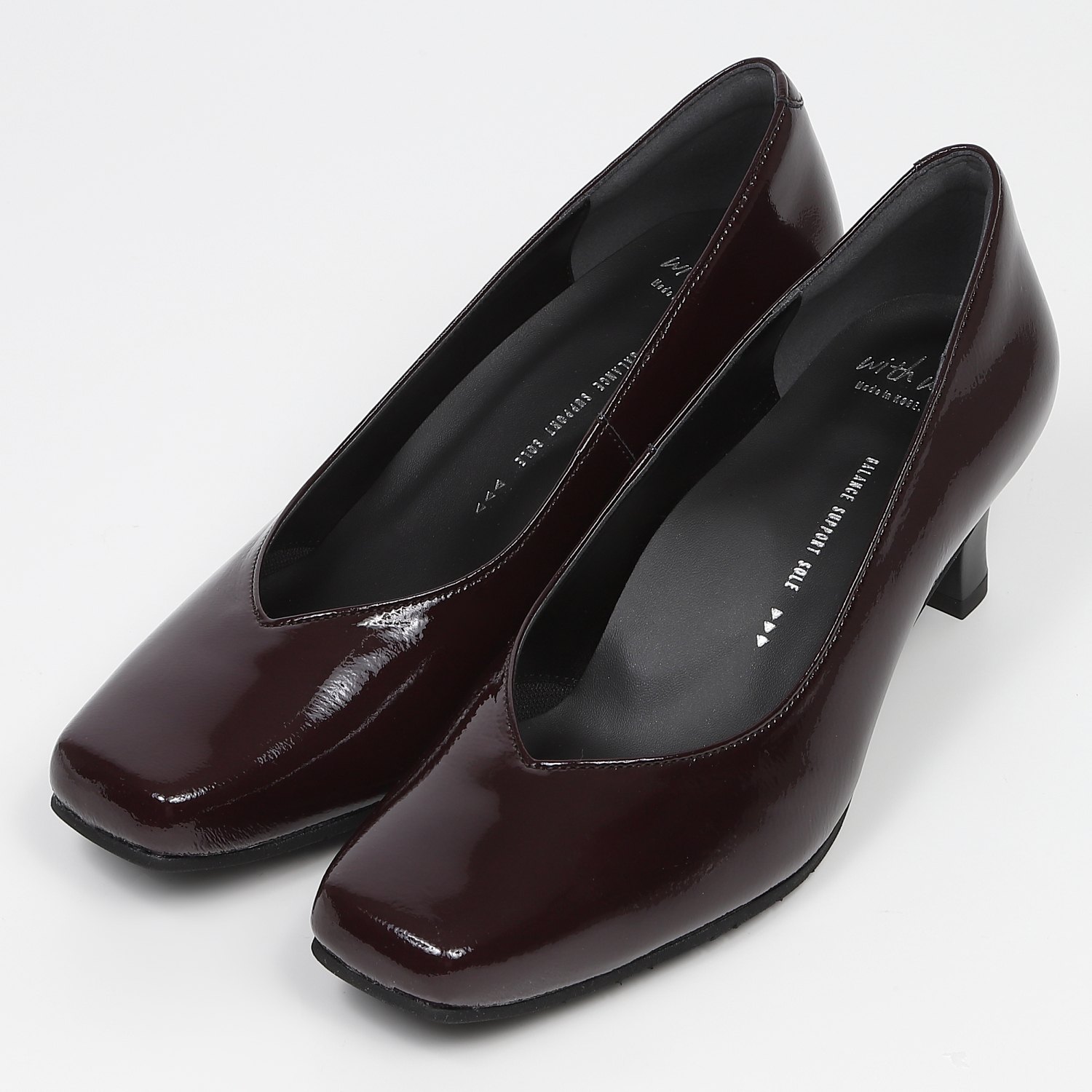 With Width（ウィズウィズ）Vカットプレーンパンプス ダークベージュ