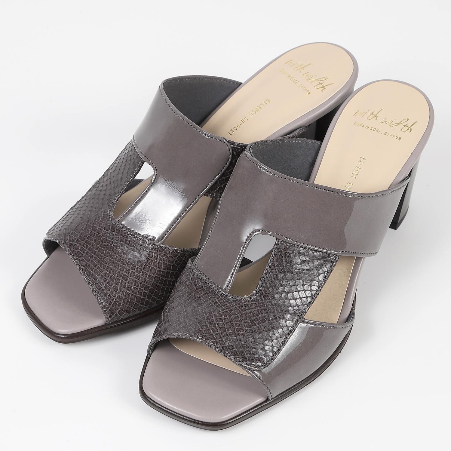 With Widthアシンメトリーミュールサンダル　グレーエナメル