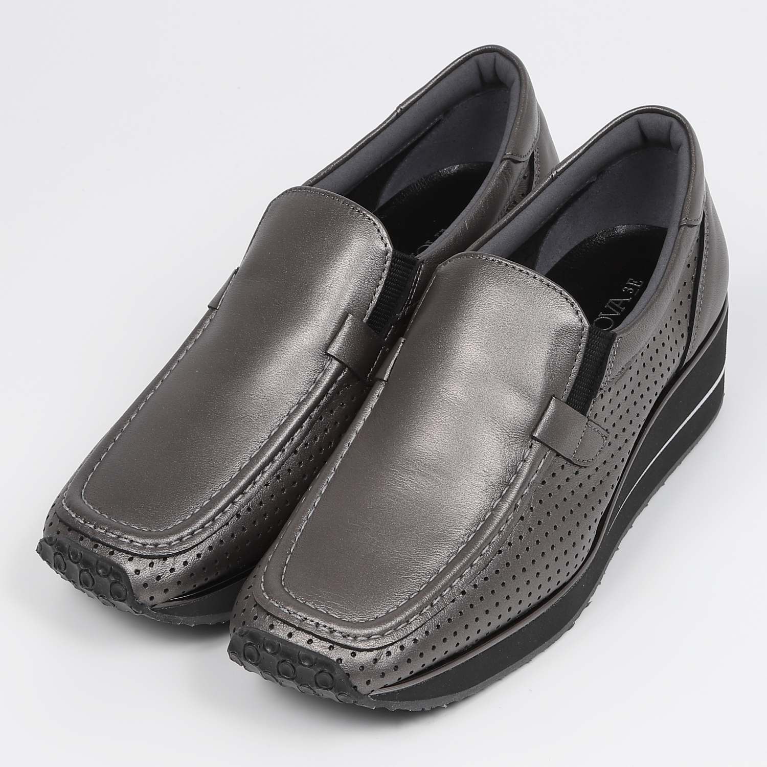 VITA NOVA（ヴィタノヴァ）5cmヒールスリッポンスニーカー ブラック