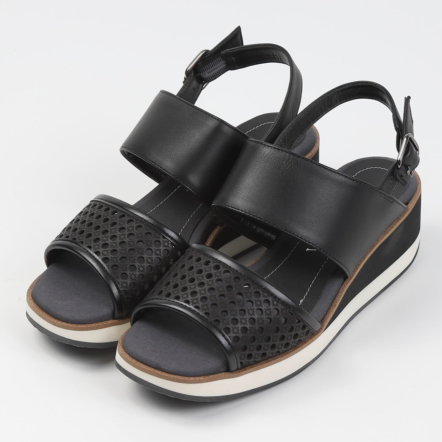 VITA NOVA　レーザーカットスニーカーソールサンダル　ブラック