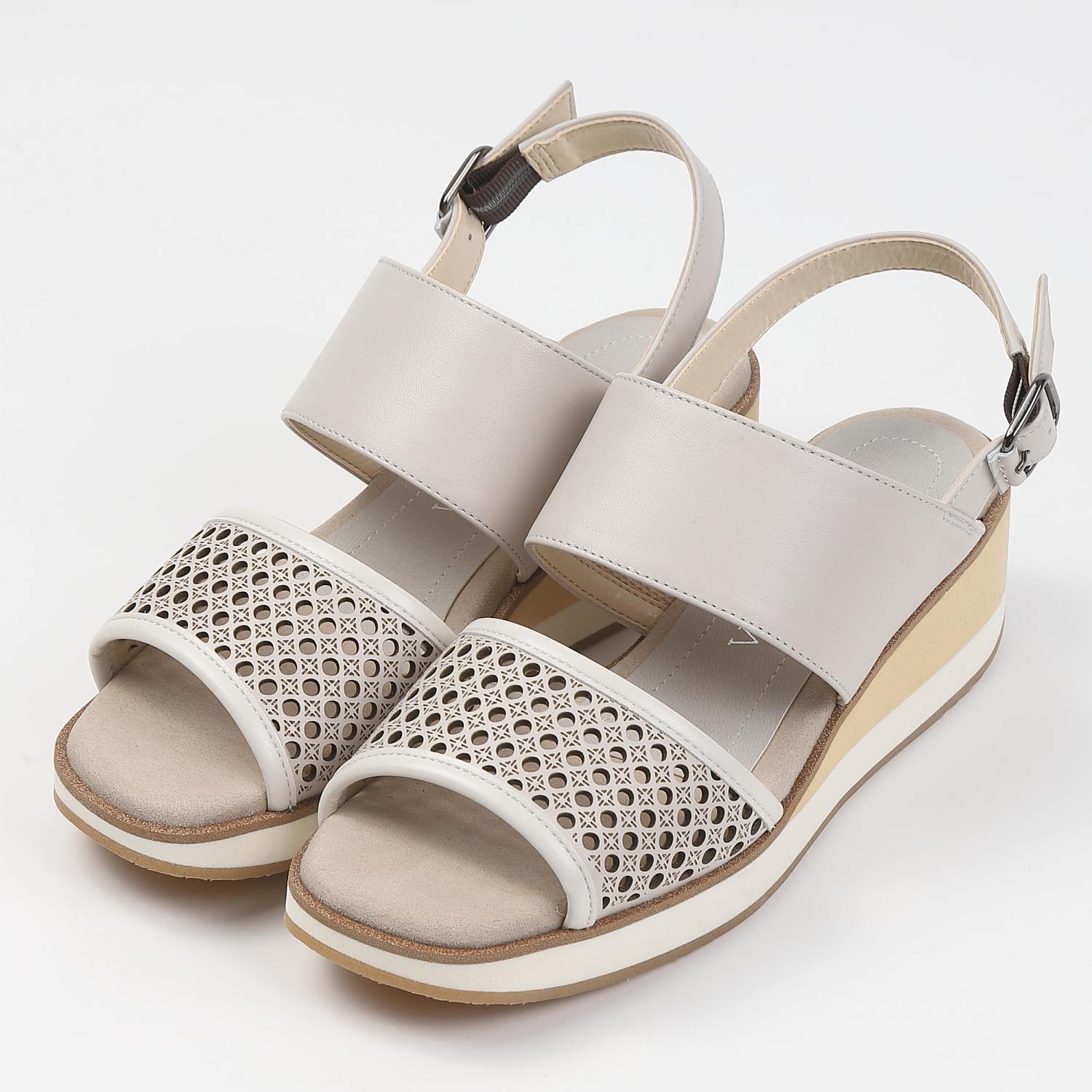 VITA NOVA　レーザーカットスニーカーソールサンダル　アイボリー