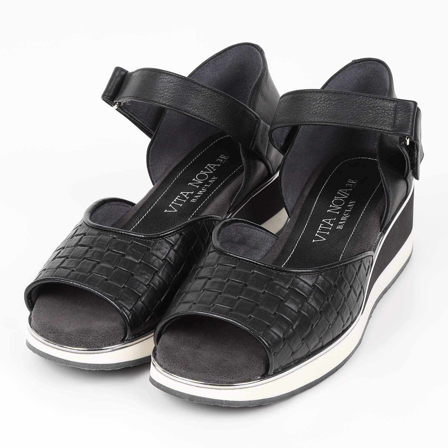 VITA NOVAメッシュ型押しサンダル ブラックコンビ