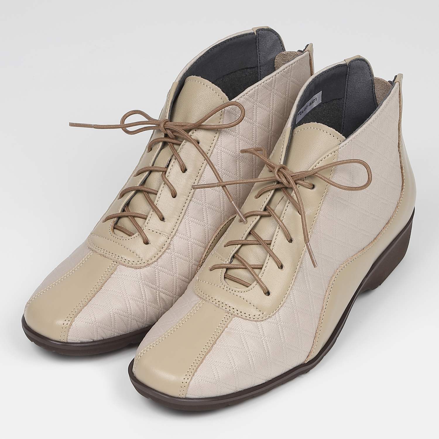 VITA NOVA軽量バックファスナー付ショートブーツ　アイボリーファブリックコンビ