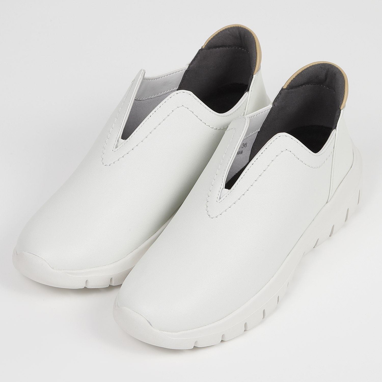 KISCO Vカットスリッポン　ホワイト