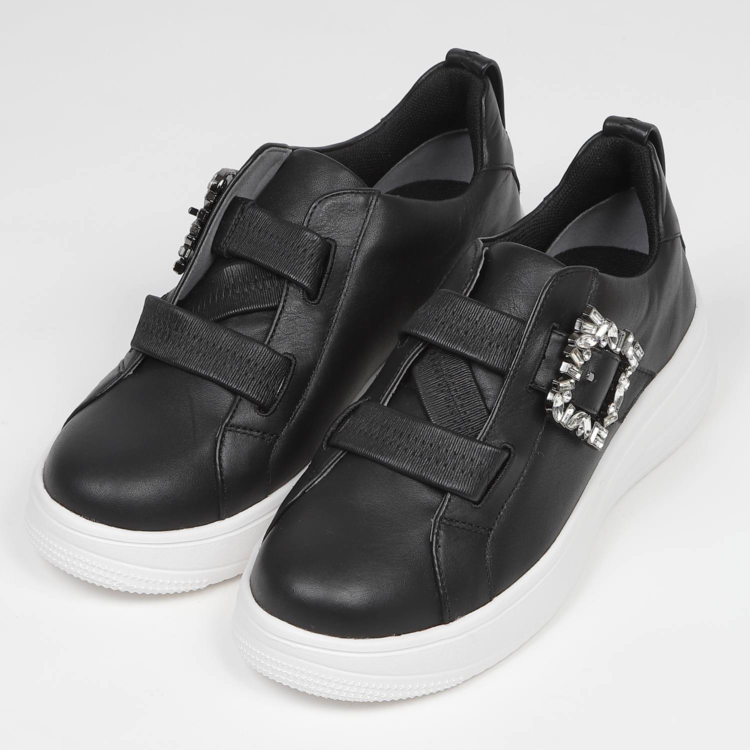 KISCOビジューバックルスニーカー　ブラック