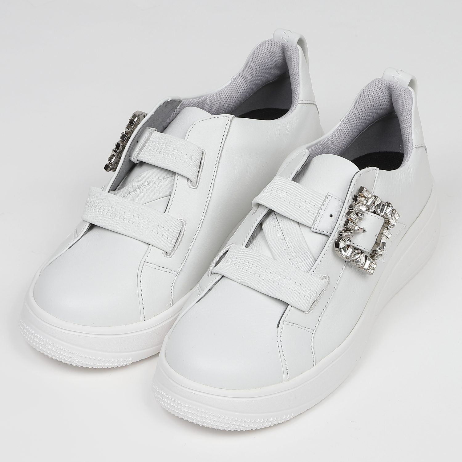 KISCO（キスコ）ビジューバックルスニーカー シルバー｜BARCLAY