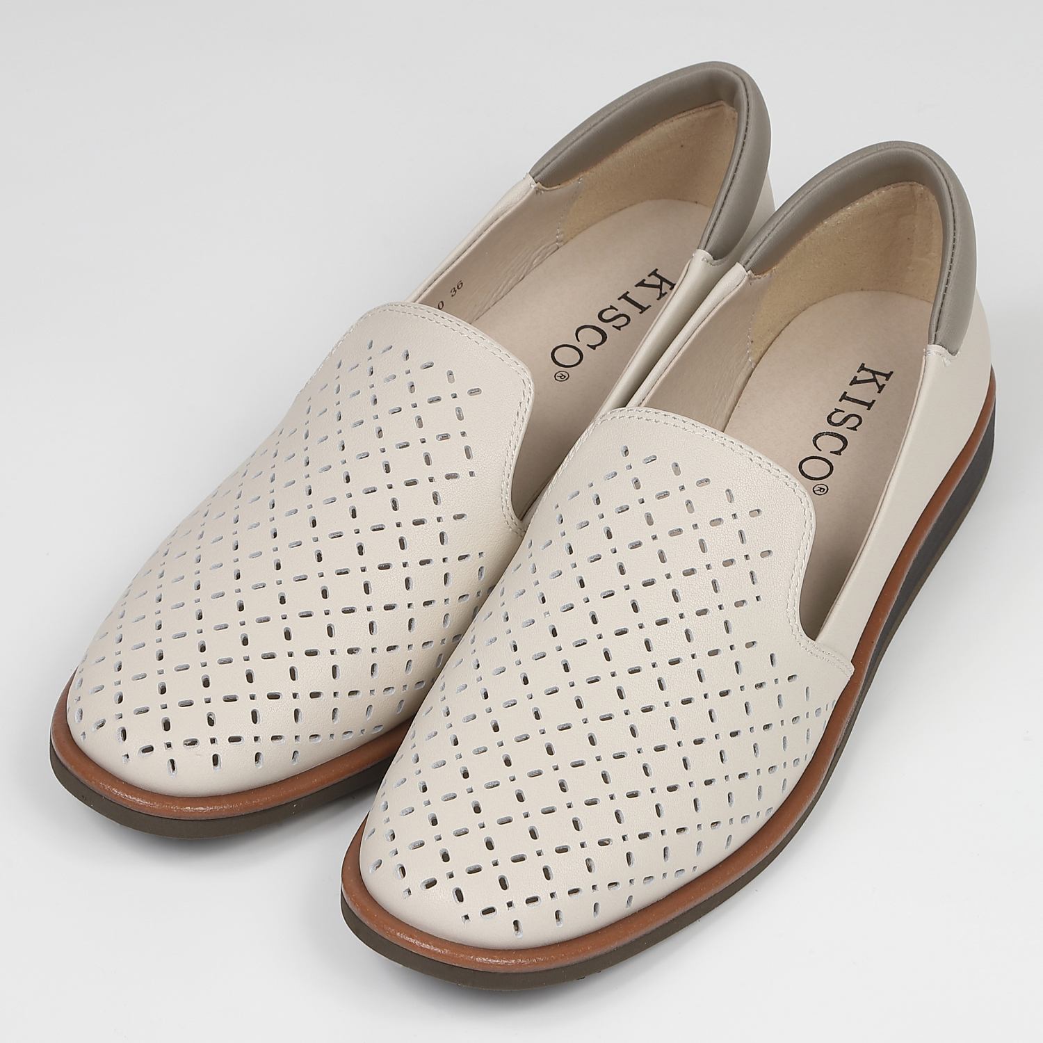 KISCOパンチングオペラカットスリッポン　ホワイト