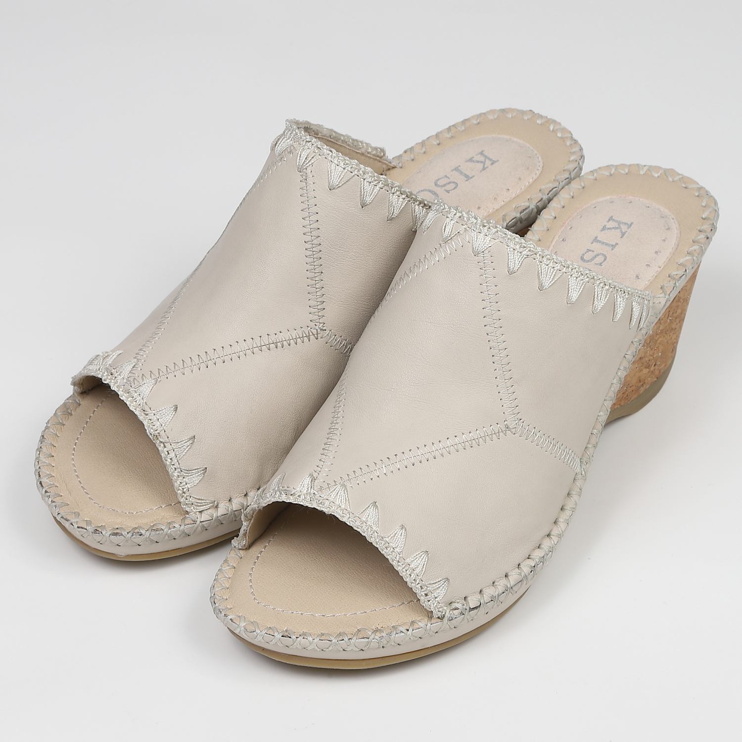 KISCO刺繍カバードサンダル　アイボリー